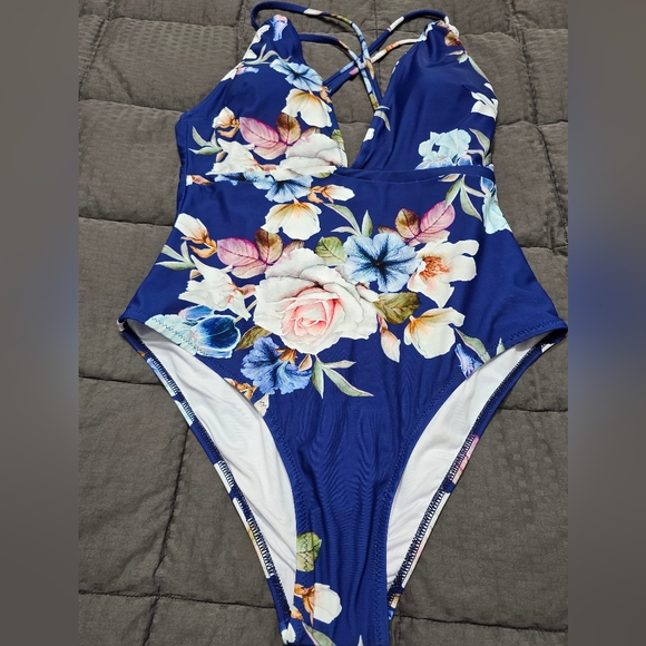 NWT Cupshe Blue Floral Strappy One Piece Swimsuit Women's Size Medium - Picture 6 of 10